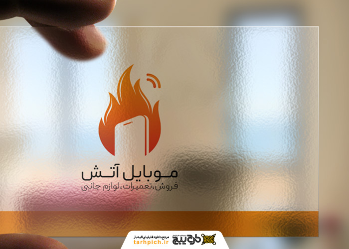 دانلود موکاپ کارت ویزیت شیشه ای در دست فرد