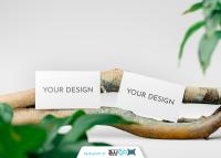 دانلود موکاپ کارت ویزیت ساده در محیط گلدار