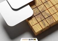 دانلود موکاپ کارت ویزیت مربع روی تخته چوب