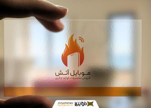 دانلود موکاپ کارت ویزیت شیشه ای در دست فرد
