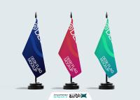 دانلود موکاپ پرچم رومیزی سه تایی رنگی