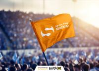 دانلود موکاپ پرچم ورزشی در استودیو