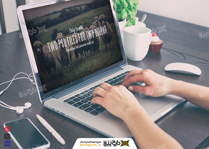 دانلود موکاپ لپتاب روی میز کار