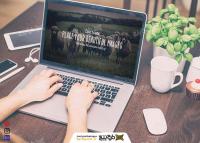دانلود موکاپ لپتاب روی میز کار