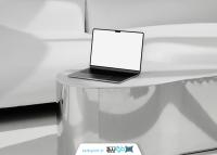 دانلود موکاپ لپتاپ نقره ای روی میز