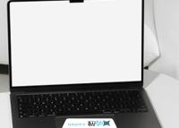 دانلود موکاپ لپتاپ سفید با دور مشکی