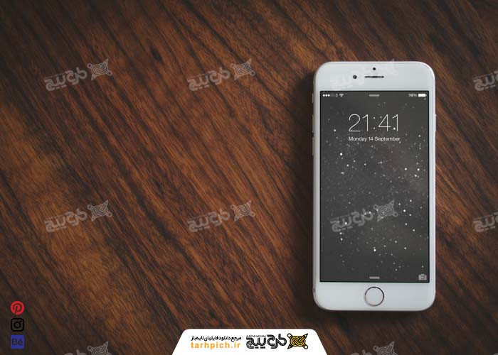 دانلود موکاپ موبایل با زمینه چوبی