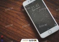 دانلود موکاپ موبایل با زمینه چوبی
