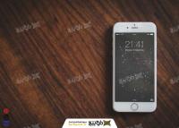 دانلود موکاپ موبایل با زمینه چوبی