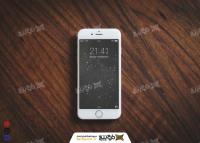 دانلود موکاپ موبایل با زمینه چوبی