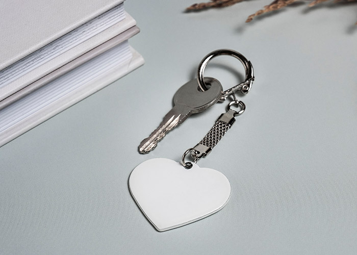 دانلود موکاپ جا کلیدی قلبی سفید