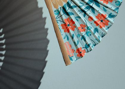 دانلود موکاپ با بزن با طرح گل های پارچه ای