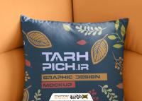 دانلود موکاپ کوسن مربعی در گوشه کاناپه
