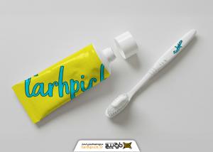 دانلود موکاپ خمیردندان موکاپ خمیردندان و مسواک روی سطح از نمای بالا