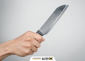 تصویر استوک چاقوی بسیار تیز در دست گرفته شده