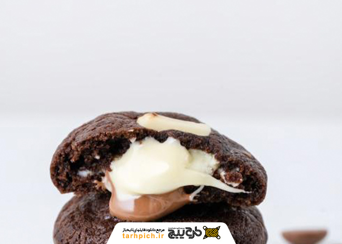 دانلود تصویر استوک کوکی شکلاتی تازه با مغز شکلات شیری