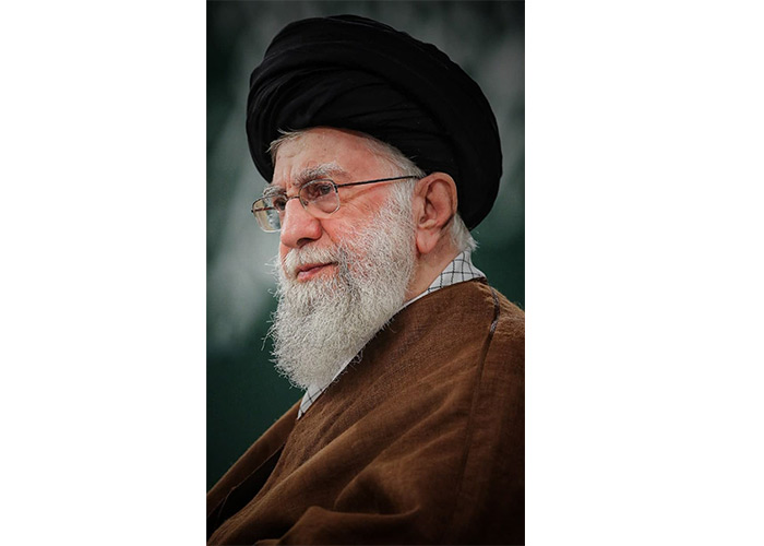 دانلود تصویر آیت الله خامنه ای از زاویه نزدیک