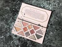 دانلود تصویر استوک لوازم آرایشی وگان برند Aether Beauty