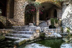 دانلود تصویر استوک شهر زیرزمینی کاریز در کیش