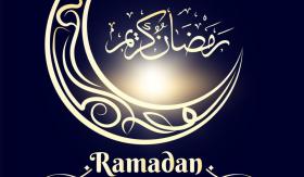 دانلود تصویر استوک تبریک ماه رمضان به زبان انگلیسی با رنگ سورمه ای و طلایی