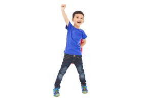 دانلود تصویر بچه کوچک در حال شادی دوربری شده لباس آبی