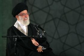 دانلود عکس شهید خامنه ای در حال خندیدن