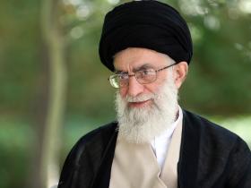 دانلود عکس امام شهید آیت الله خامنه ای در طبیعت