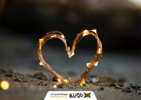 دانلود تصویر استوک قلب LED روی زمین