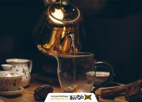 دانلود تصویر استوک فنجان شیشه ای و قوری طلایی با طرح خاص