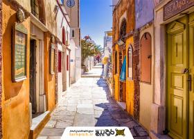 دانلود تصویر استوک کوچه رنگی و زیبا در سانتورینی