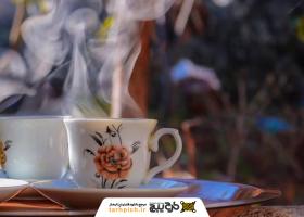 دانلود تصویر استوک 3 فنجان چینی در طبیعت