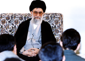دانلود تصویر رهبر شهید در میانسالی در جلسات نوجوانان