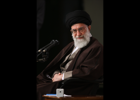 دانلود عکس آیت الله خامنه ای شهید در مجالس سخنرانی از نمای رو به رو