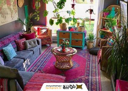 دانلود تصویر استوک دکوراسیون با گلیم های سنتی و گیاه