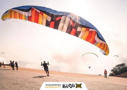 دانلود تصویر استوک پاراگلایدر بزرگ رنگی